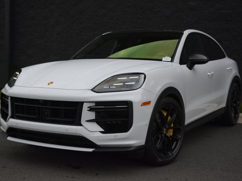 Certified 2024 Porsche Cayenne Turbo GT AWD/4WD image 44