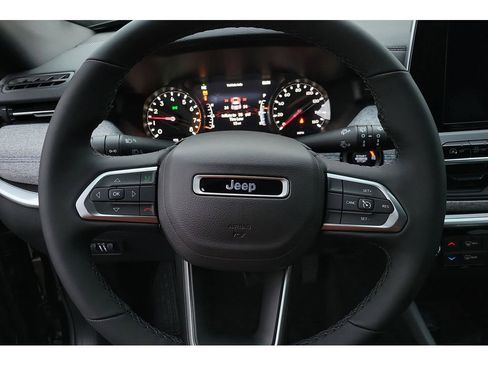 New 2026 Jeep Compass Latitude image 12