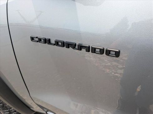 Used 2025 Chevrolet Colorado ZR2 w/ Technology Package AWD/4WD image 10