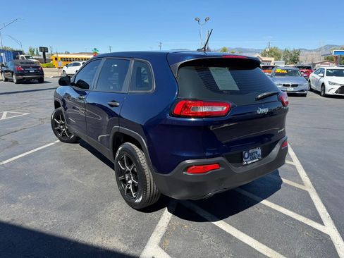 Used 2014 Jeep Cherokee Sport FWD image 5