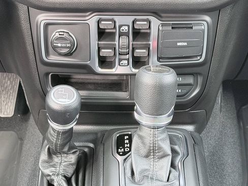 New 2026 Jeep Gladiator Sport image 18