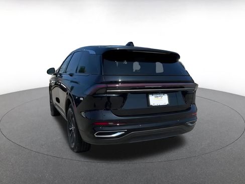 Used 2024 Lincoln Nautilus Premier image 12