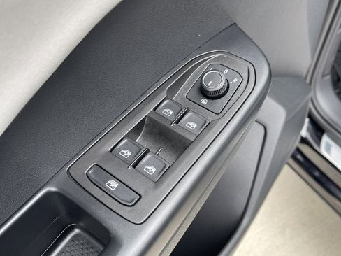 New 2025 Volkswagen Taos SE image 16