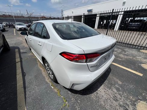 Used 2025 Toyota Corolla LE FWD image 3