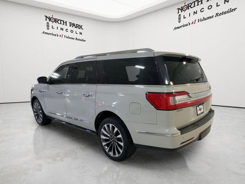 Used 2019 Lincoln Navigator L Select RWD image 7