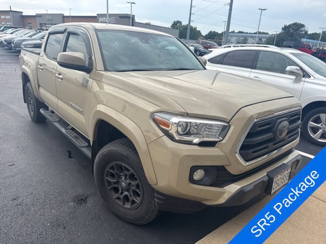 Used 2018 Toyota Tacoma SR5 AWD/4WD image 3