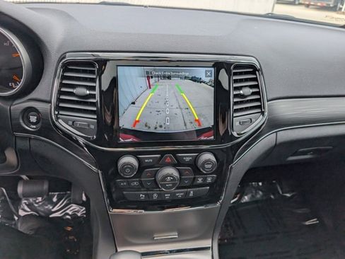 Used 2021 Jeep Grand Cherokee Limited image 18