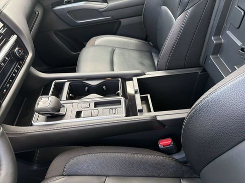 Certified 2025 Nissan Pathfinder SL w/ SL Premium Package FWD image 26