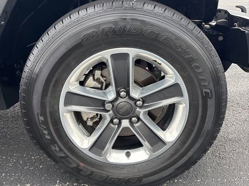 Used 2023 Jeep Wrangler Sahara w/ Cold Weather Group image 13