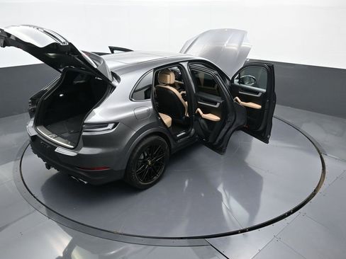 Used 2025 Porsche Cayenne image 43