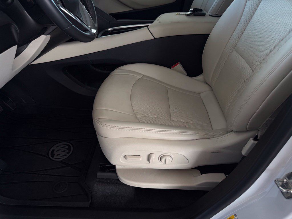 Used 2022 Buick Enclave Essence w/ Sport Touring Edition FWD image 13