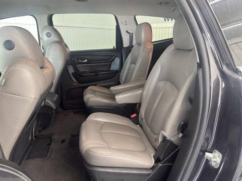 Used 2017 Chevrolet Traverse LT w/ Style and Technology Package image 12