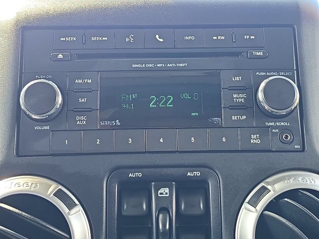 Used 2017 Jeep Wrangler Unlimited Rubicon w/ Connectivity Group AWD/4WD image 23