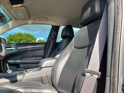 Used 2022 Chrysler 300 Touring L RWD image 27