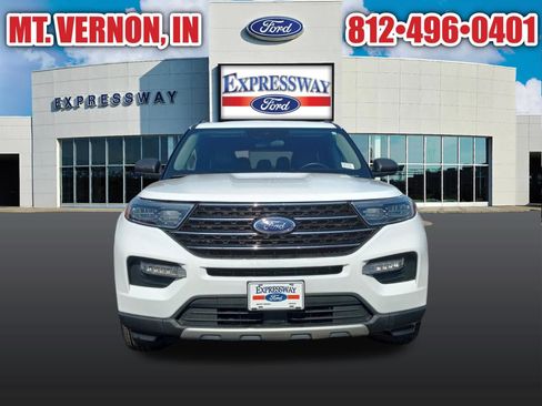 Used 2024 Ford Explorer XLT w/ Equipment Group 202A image 4