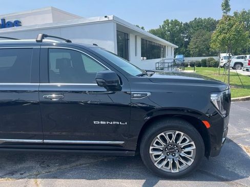 Used 2024 GMC Yukon Denali Ultimate AWD/4WD image 2