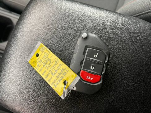 Used 2025 Jeep Wrangler Unlimited Rubicon AWD/4WD image 20