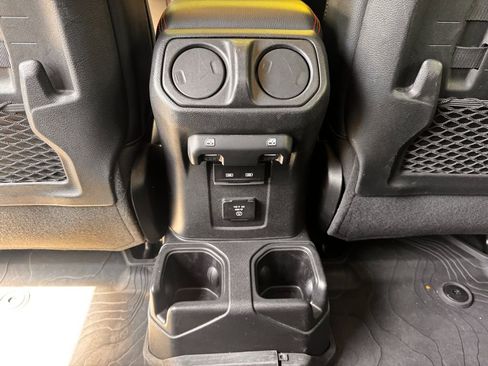 Used 2022 Jeep Gladiator Rubicon w/ LED Lighting Group AWD/4WD image 31