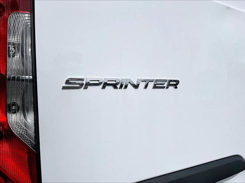 Used 2023 Mercedes-Benz Sprinter 2500 image 33