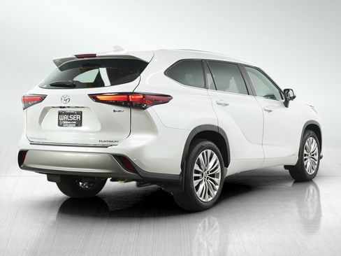 Used 2025 Toyota Highlander Platinum AWD/4WD image 5