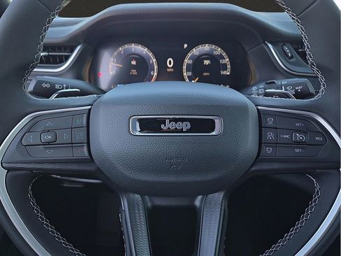 New 2025 Jeep Grand Cherokee L Laredo image 19