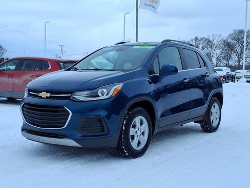 Used 2020 Chevrolet Trax LT w/ LT Convenience Package image 3