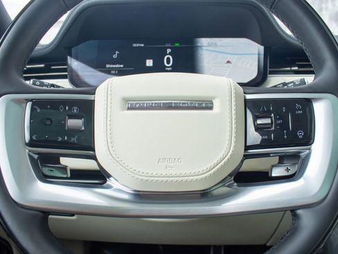 Used 2025 Land Rover Range Rover SE image 15