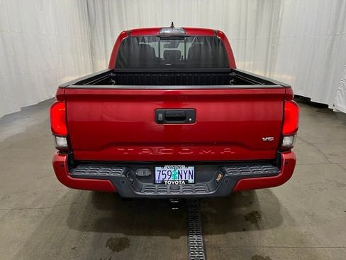 Certified 2018 Toyota Tacoma TRD Off-Road AWD/4WD image 5