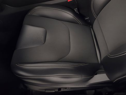 Used 2021 Ford Edge ST image 16