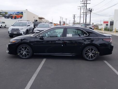 Used 2023 Toyota Camry SE image 7