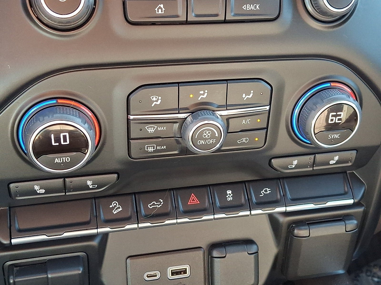 Used 2022 Chevrolet Silverado 1500 LT Trail Boss w/ Convenience Package II AWD/4WD image 17