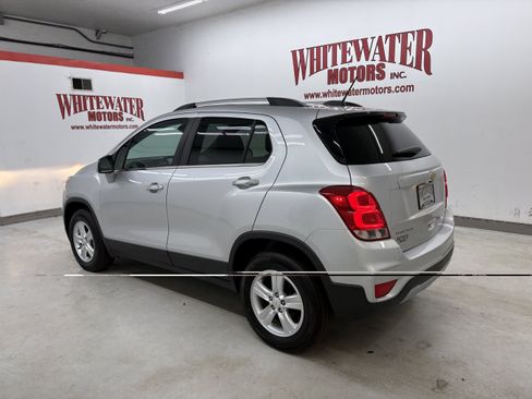 Used 2020 Chevrolet Trax LT w/ LT Convenience Package AWD/4WD image 2