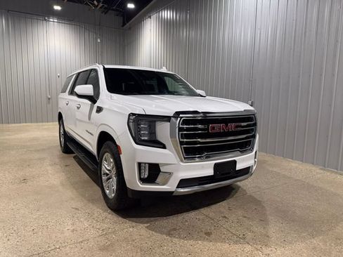 Used 2023 GMC Yukon XL SLT AWD/4WD image 4