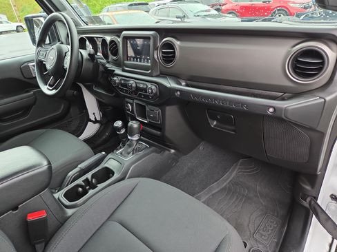 Certified 2022 Jeep Wrangler Unlimited Sport AWD/4WD image 19