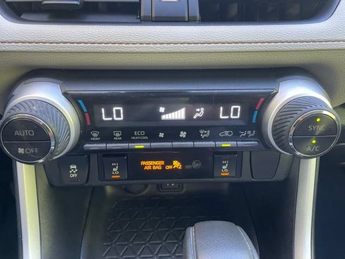 Used 2019 Toyota RAV4 XLE w/ Convenience Package AWD/4WD image 18