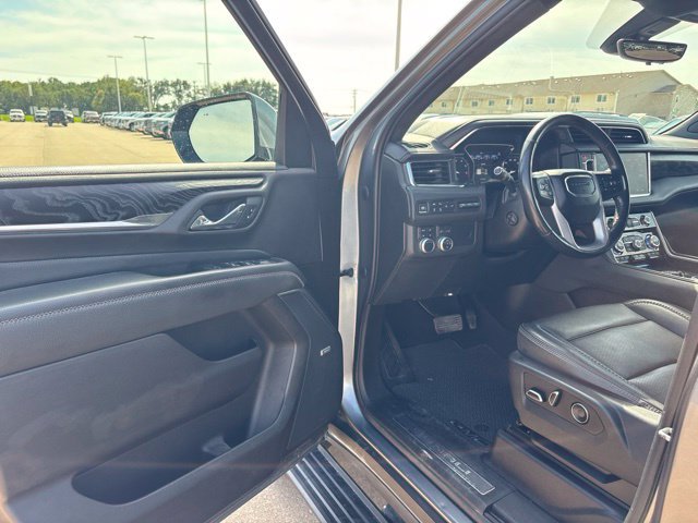 Used 2021 GMC Yukon Denali w/ Denali Premium Package AWD/4WD image 9