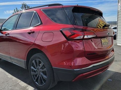 Used 2022 Chevrolet Equinox RS w/ RS Leather Package image 9