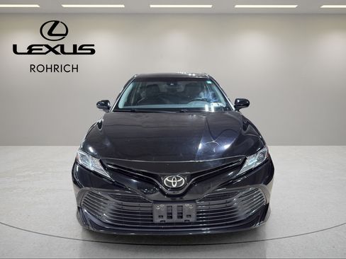 Used 2019 Toyota Camry LE w/ Convenience Package FWD image 2