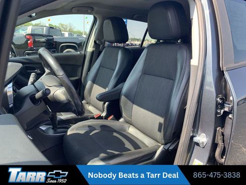 Used 2021 Chevrolet Trax LT w/ LT Convenience Package FWD image 13