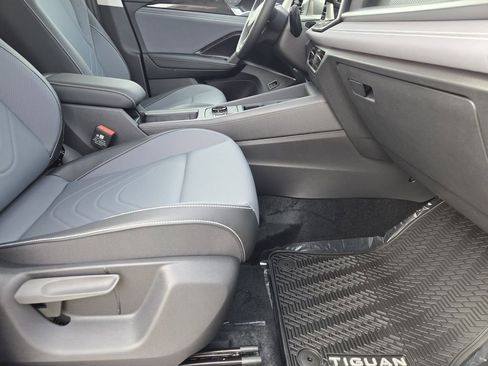 New 2026 Volkswagen Tiguan SE FWD image 11