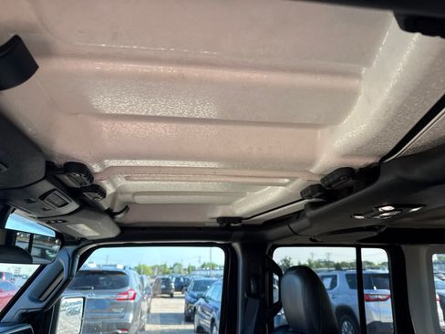 Used 2023 Jeep Wrangler Unlimited Sahara AWD/4WD image 15