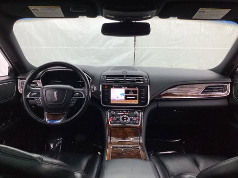 Used 2017 Lincoln Continental Select image 27