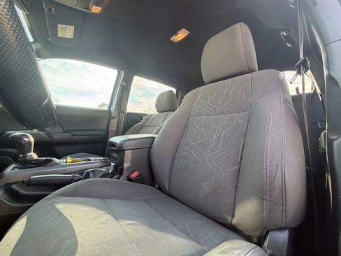 Used 2016 Toyota Tacoma TRD Sport w/ Towing Package image 21