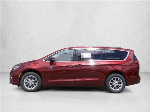 Used 2022 Chrysler Pacifica Touring-L AWD/4WD image 8