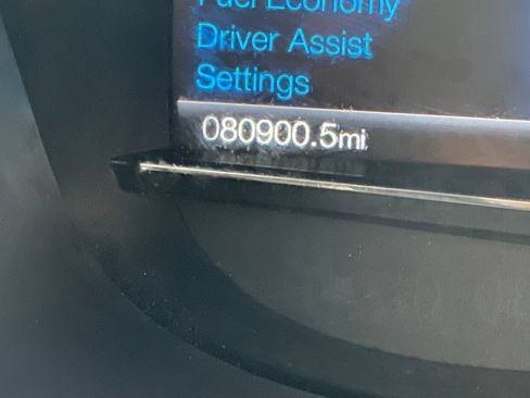 Used 2018 Ford Explorer XLT w/ Equipment Group 202A AWD/4WD image 33