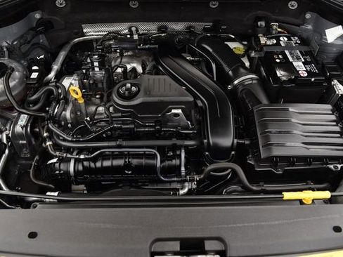 Used 2023 Volkswagen Taos SE w/ Panoramic Sunroof Package image 27