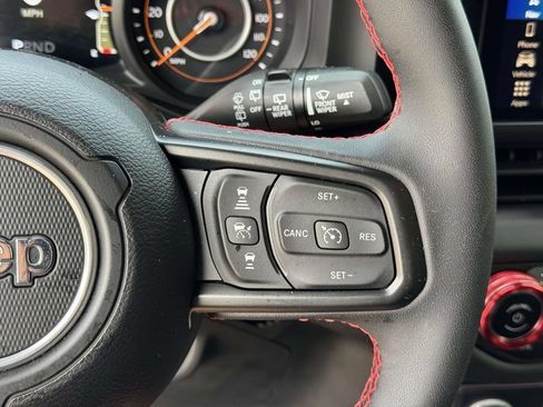 Used 2024 Jeep Wrangler Unlimited Rubicon AWD/4WD image 13
