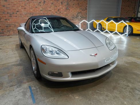 Used 2006 Chevrolet Corvette Coupe w/ Preferred Equipment Group RWD image 4