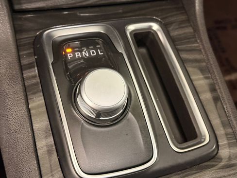 Used 2018 Chrysler 300 Touring image 32