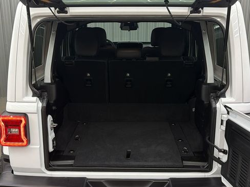 Used 2025 Jeep Wrangler Unlimited Sahara w/ Safety Group image 17